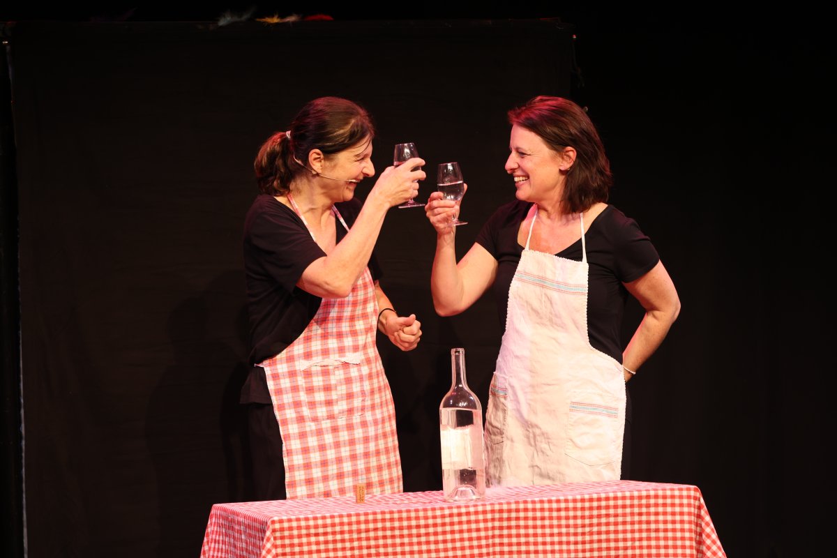 Sylvie Berney, Sylvie Galuppo, Sylvie Berney-Grobéty, Les sissi's, les sissis, vaud, vaudois, humour, terroir, cerise au kirsch, duo, rap, venoge, jean-villard Gilles, drole, sympa, suisse romande, accent vaudois, retraite humour, aquagym des ainés, coiffeuse bouchère, santé, kirsch, on a de la chance avec le temps, rue des mégères Sylvie Berney, Sylvie Galuppo, Sylvie Berney-Grobéty, Les sissi's, les sissis, vaud, vaudois, humour, terroir, cerise au kirsch, duo, rap, venoge, jean-villard Gilles, drole, sympa, suisse romande, accent vaudois, retraite humour, aquagym des ainés, coiffeuse bouchère, santé, kirsch, on a de la chance avec le temps, rue des mégères